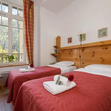 Sleeps 6